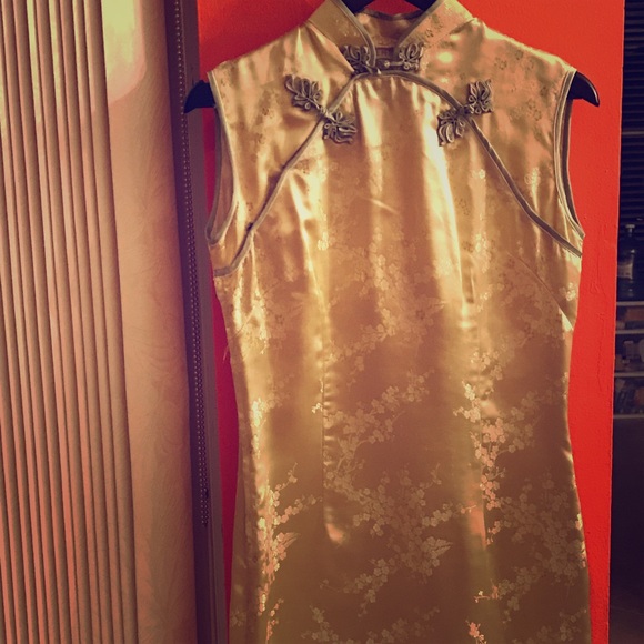 Classic Chinese dress - Picture 1 of 5